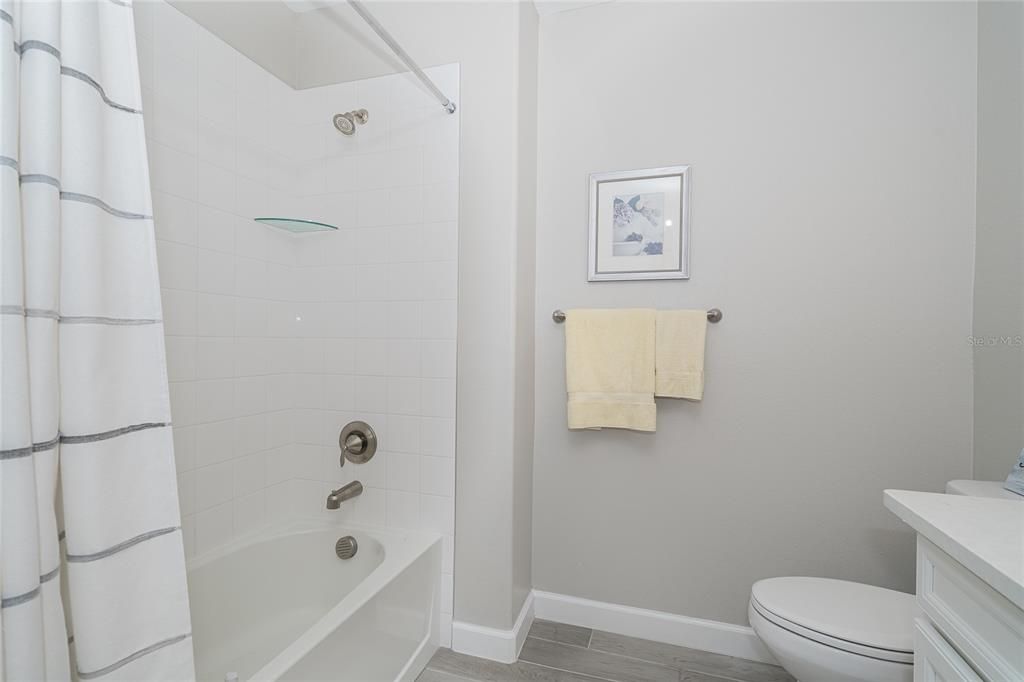 For Sale: $245,000 (2 beds, 2 baths, 1405 Square Feet)