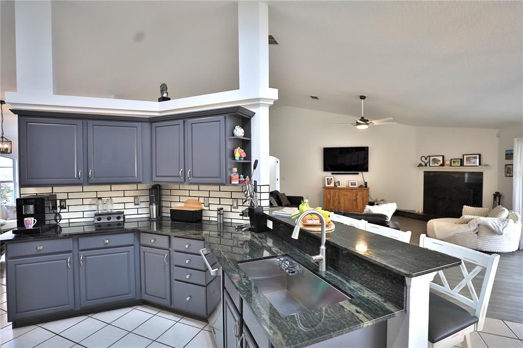 На продажу: $1,144,725 (3 спален, 2 ванн, 2372 Квадратных фут)