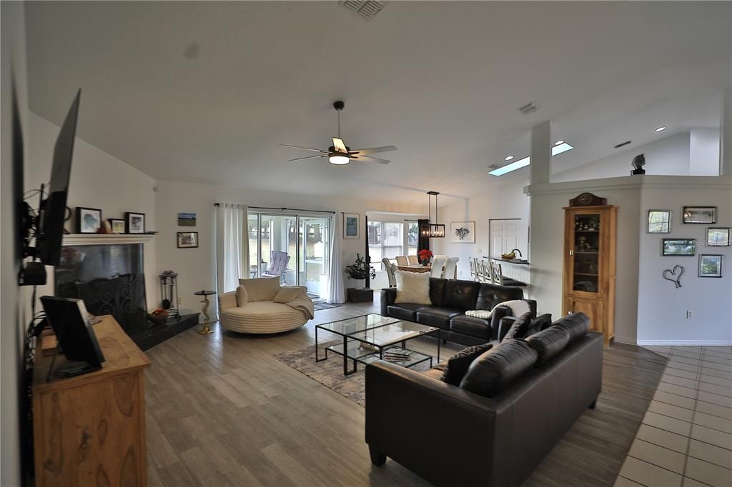 На продажу: $1,144,725 (3 спален, 2 ванн, 2372 Квадратных фут)