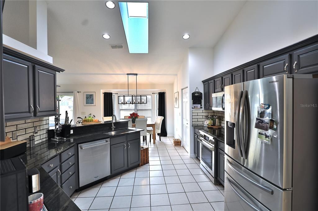 На продажу: $1,144,725 (3 спален, 2 ванн, 2372 Квадратных фут)