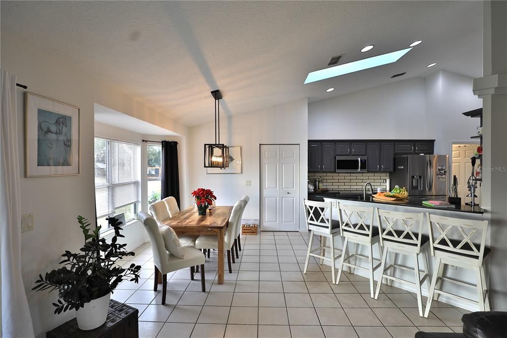 На продажу: $1,144,725 (3 спален, 2 ванн, 2372 Квадратных фут)