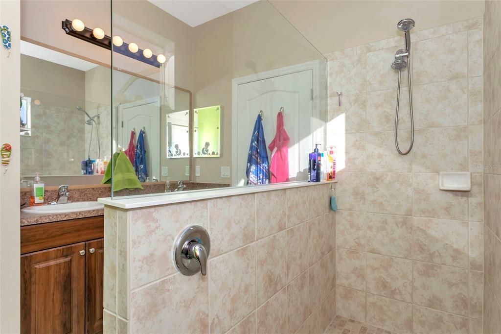 На продажу: $500,000 (3 спален, 2 ванн, 1805 Квадратных фут)