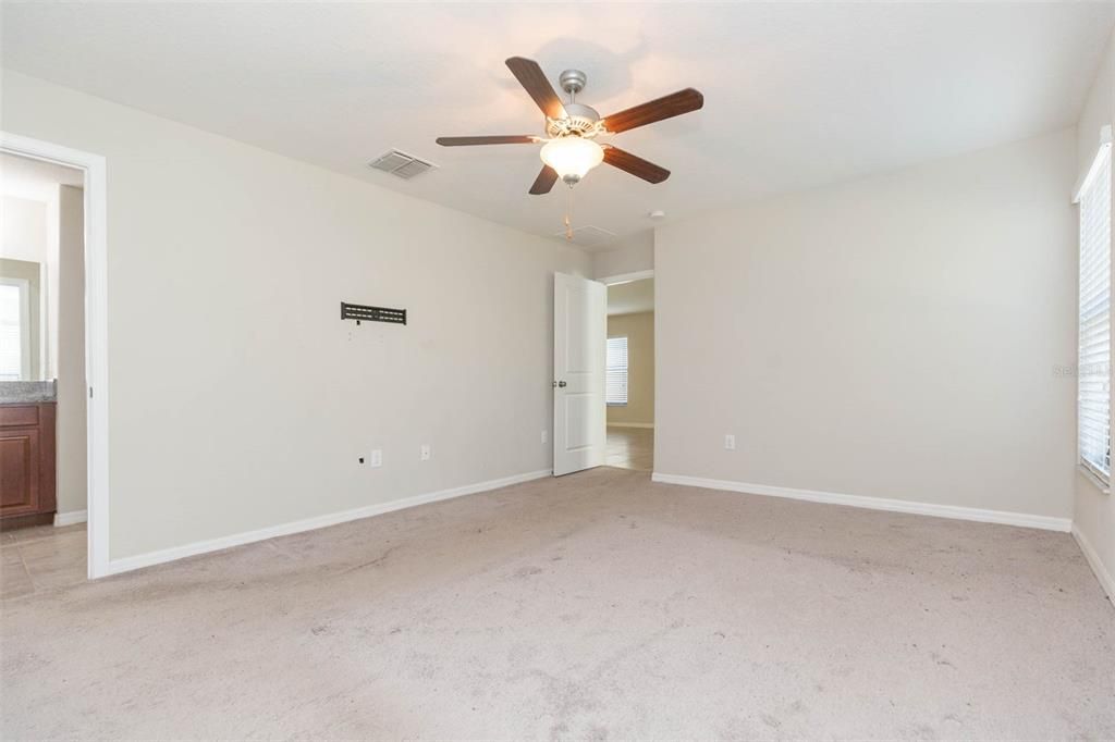 На продажу: $310,000 (4 спален, 2 ванн, 1810 Квадратных фут)