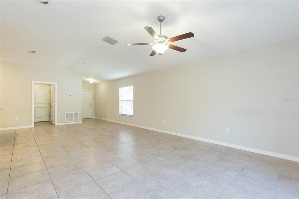 На продажу: $310,000 (4 спален, 2 ванн, 1810 Квадратных фут)