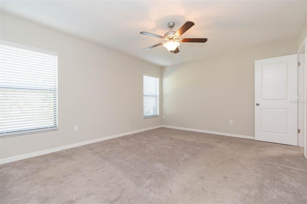 На продажу: $310,000 (4 спален, 2 ванн, 1810 Квадратных фут)