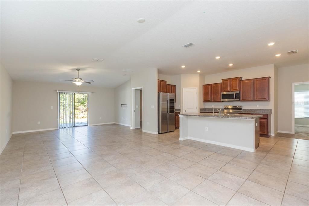 На продажу: $310,000 (4 спален, 2 ванн, 1810 Квадратных фут)