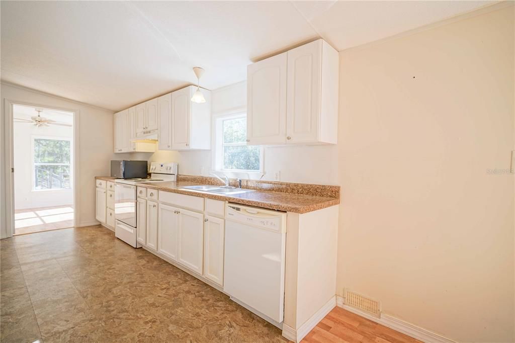 待售: $199,900 (3 贝兹, 2 浴室, 1512 平方英尺)