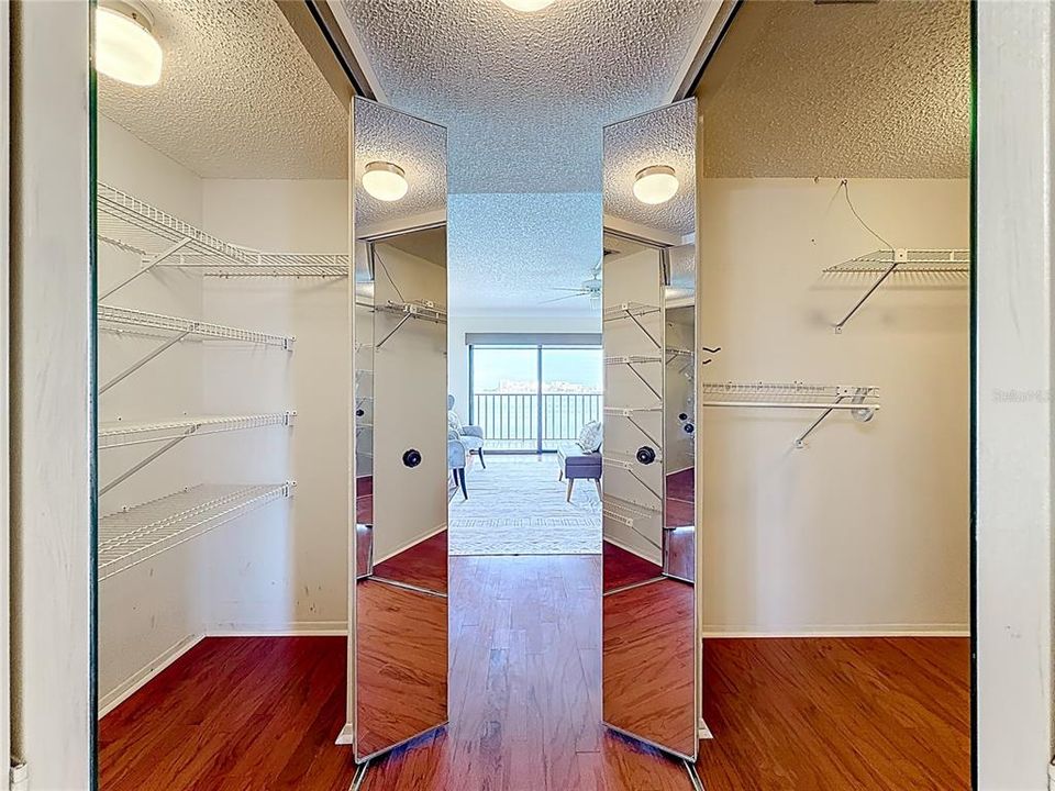 En Venta: $874,900 (2 camas, 2 baños, 2170 Pies cuadrados)