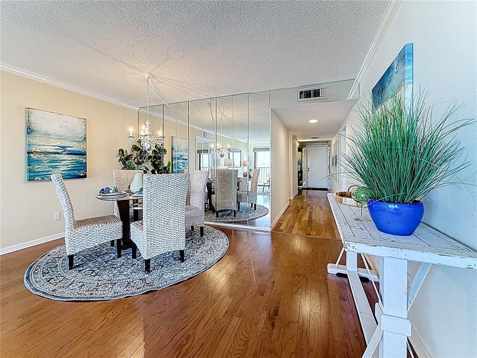 En Venta: $874,900 (2 camas, 2 baños, 2170 Pies cuadrados)