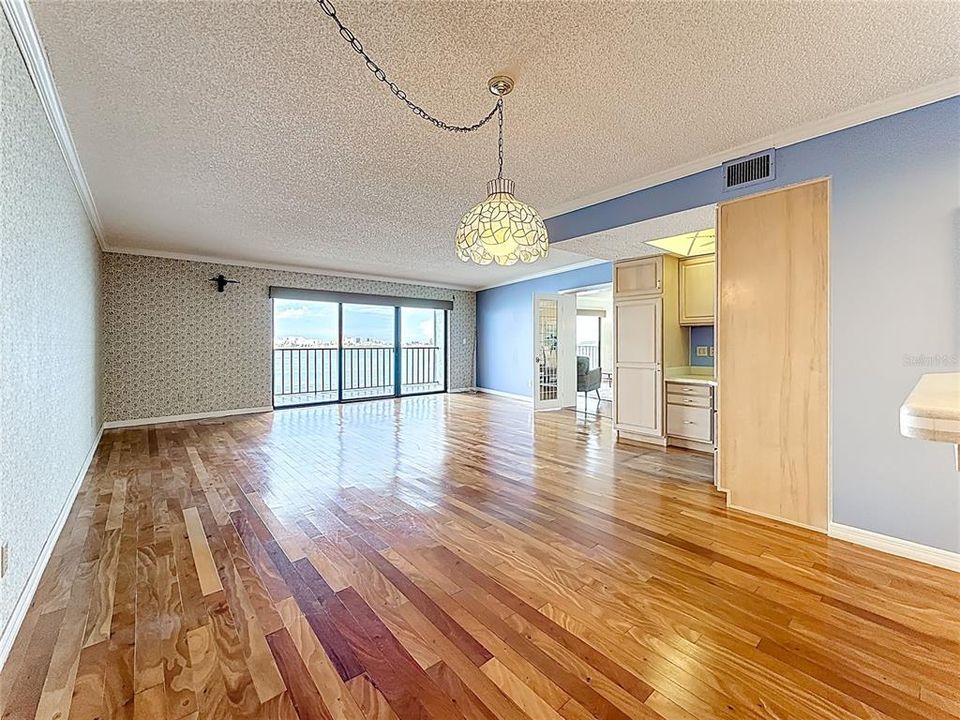 En Venta: $874,900 (2 camas, 2 baños, 2170 Pies cuadrados)