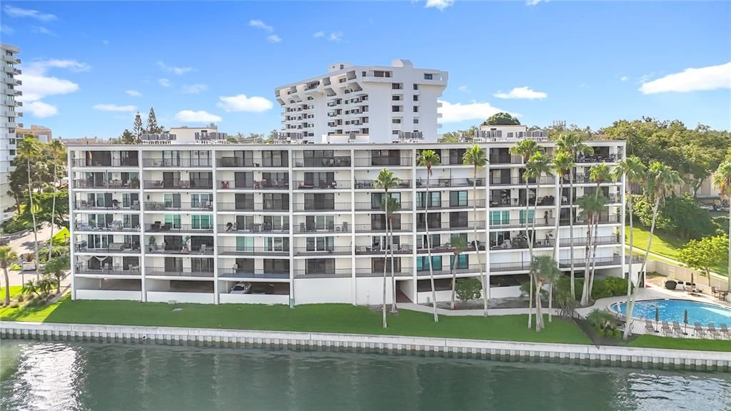 En Venta: $874,900 (2 camas, 2 baños, 2170 Pies cuadrados)