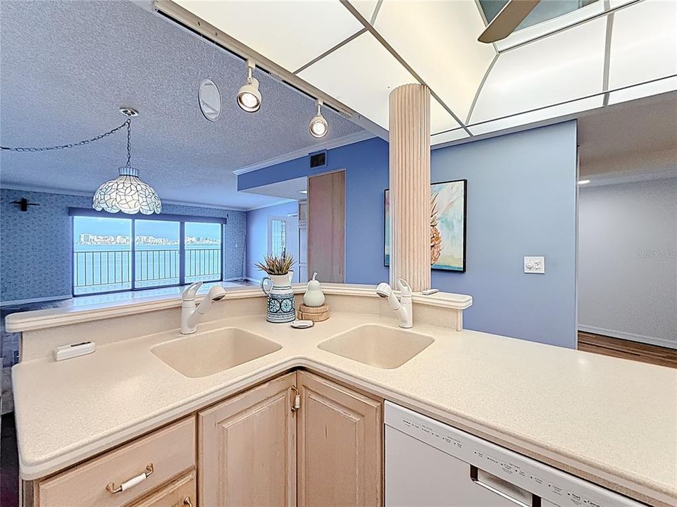 En Venta: $874,900 (2 camas, 2 baños, 2170 Pies cuadrados)