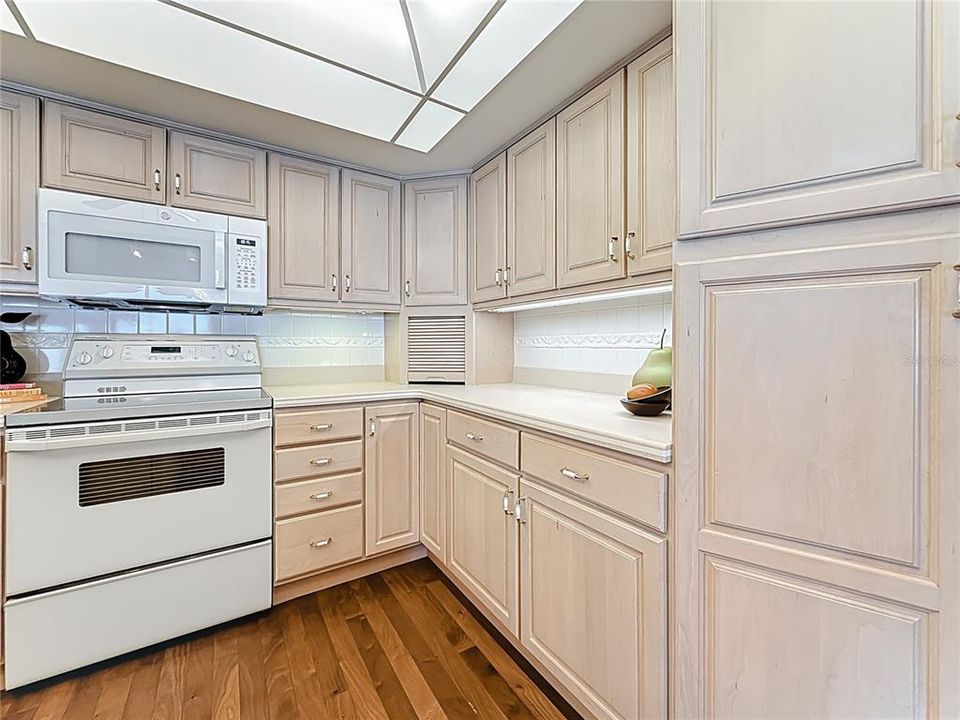 En Venta: $874,900 (2 camas, 2 baños, 2170 Pies cuadrados)