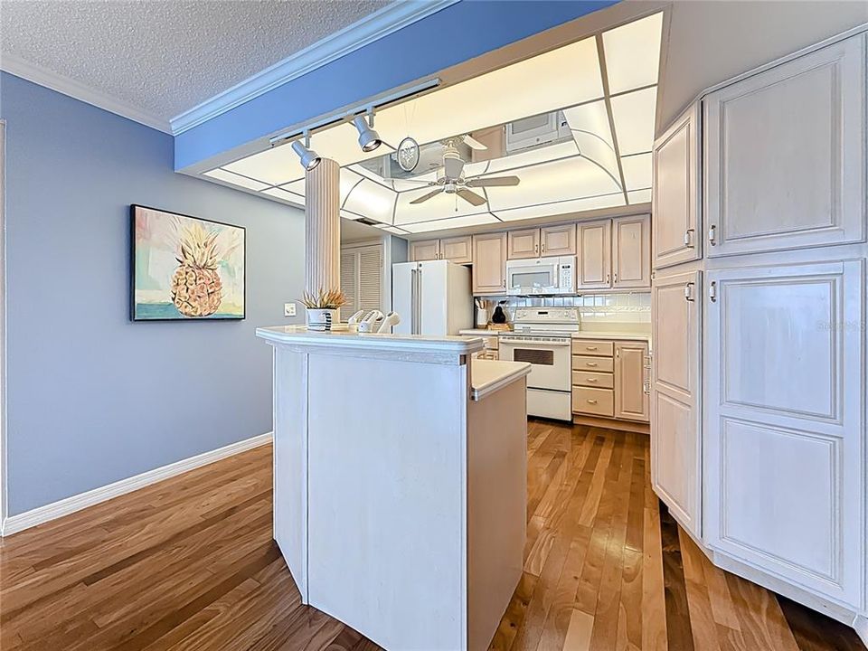 En Venta: $874,900 (2 camas, 2 baños, 2170 Pies cuadrados)