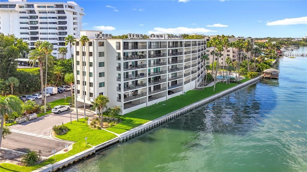 En Venta: $874,900 (2 camas, 2 baños, 2170 Pies cuadrados)