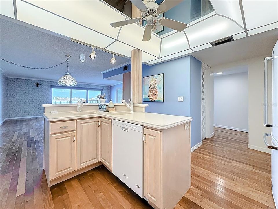 En Venta: $874,900 (2 camas, 2 baños, 2170 Pies cuadrados)