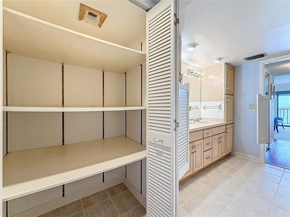 En Venta: $874,900 (2 camas, 2 baños, 2170 Pies cuadrados)