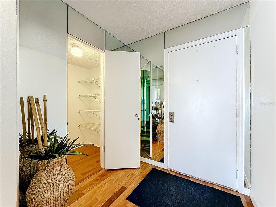 En Venta: $874,900 (2 camas, 2 baños, 2170 Pies cuadrados)