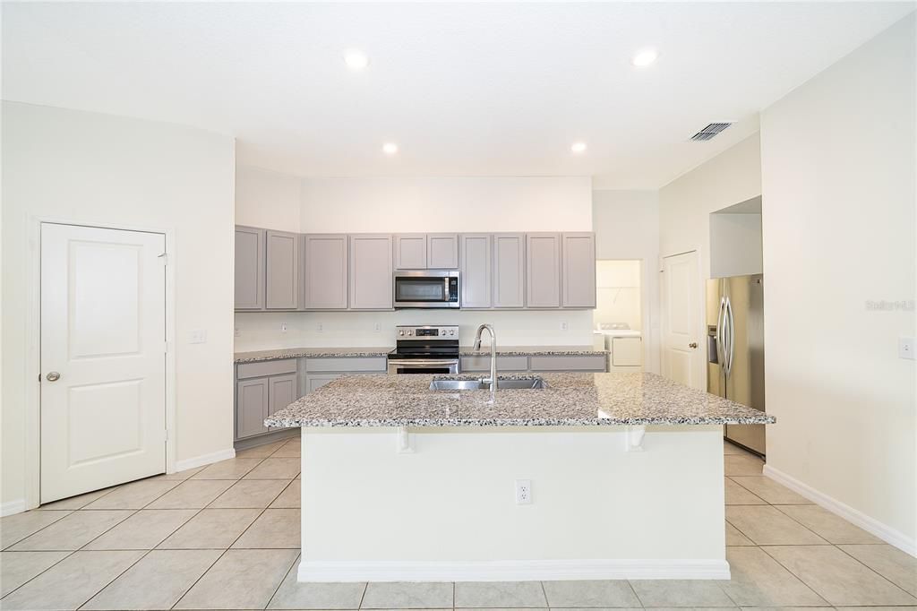 En Renta: $2,300 (3 camas, 2 baños, 1666 Pies cuadrados)