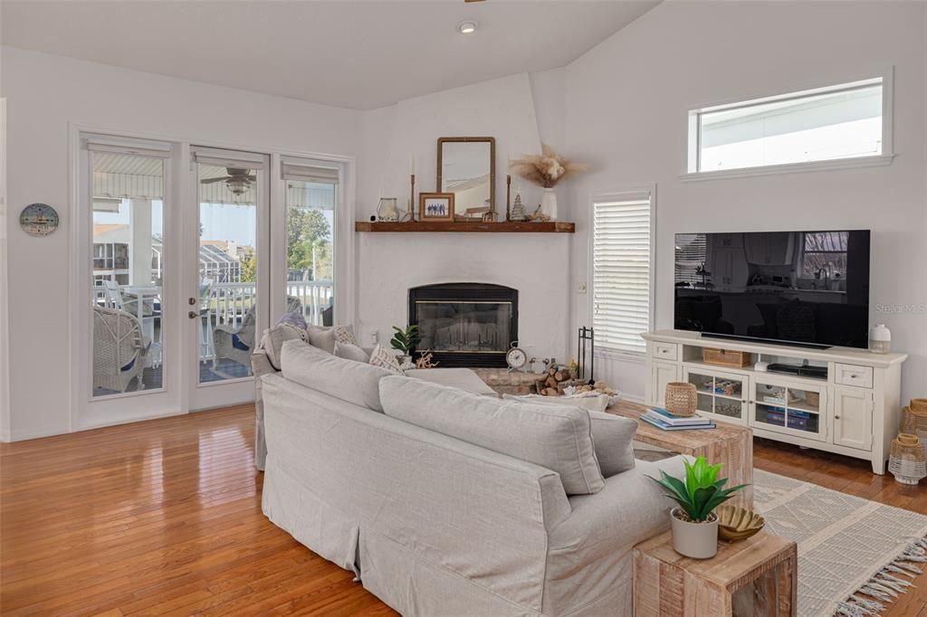 Active With Contract: $639,000 (3 beds, 2 baths, 1768 Square Feet)