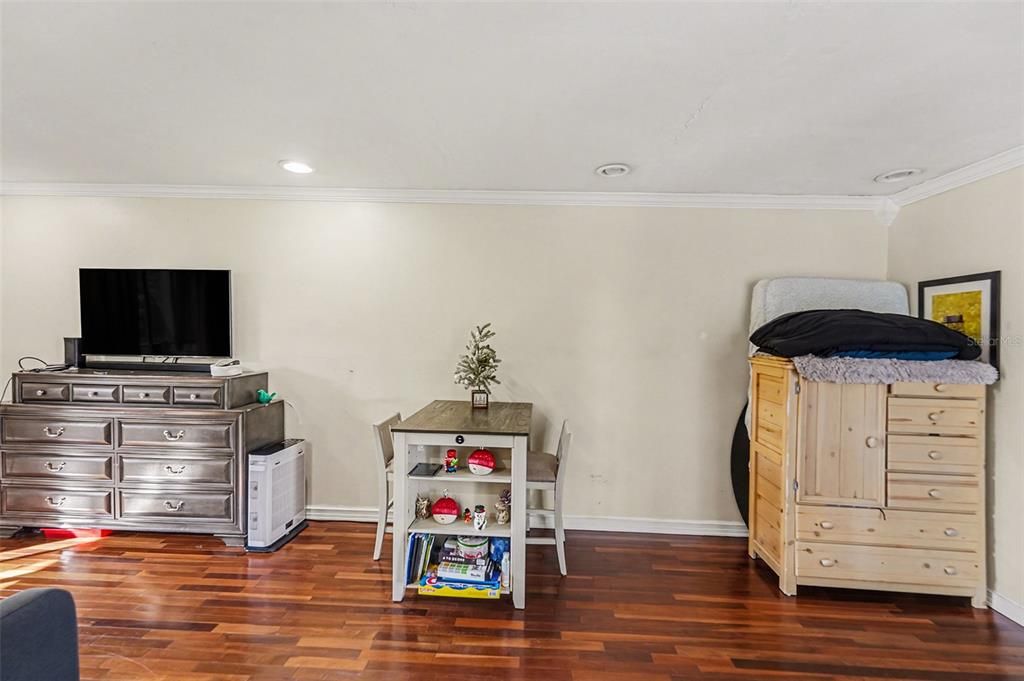 待售: $69,000 (1 贝兹, 1 浴室, 600 平方英尺)