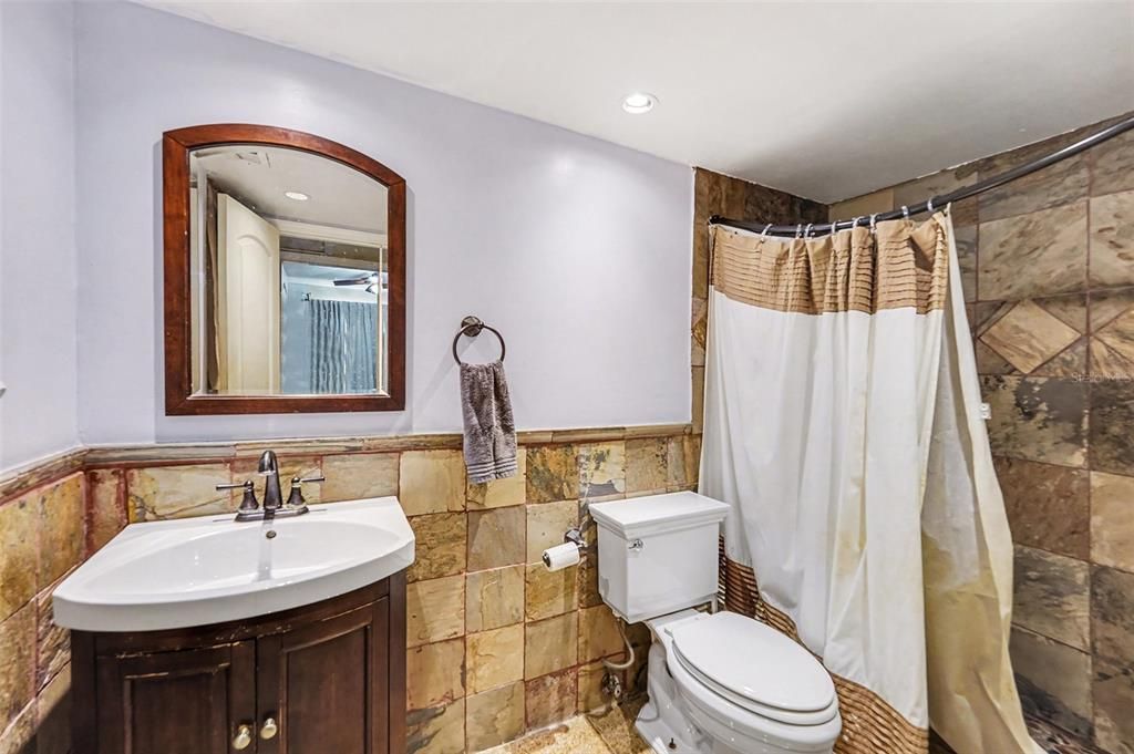 待售: $69,000 (1 贝兹, 1 浴室, 600 平方英尺)