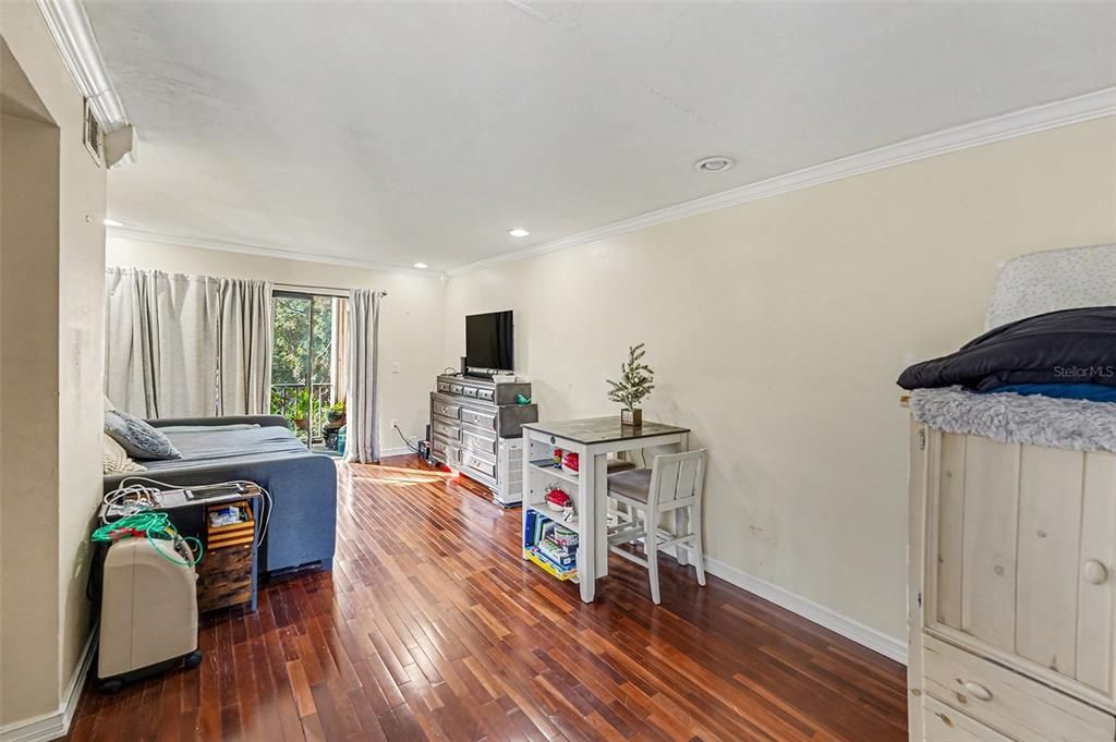 待售: $69,000 (1 贝兹, 1 浴室, 600 平方英尺)