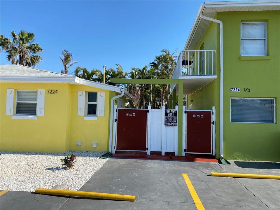 For Rent: $2,400 (2 beds, 1 baths, 550 Square Feet)