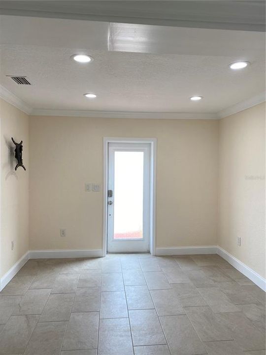 For Rent: $2,400 (2 beds, 1 baths, 550 Square Feet)