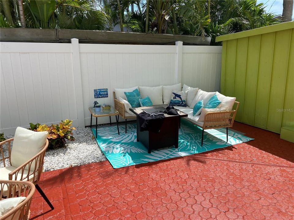 For Rent: $2,400 (2 beds, 1 baths, 550 Square Feet)