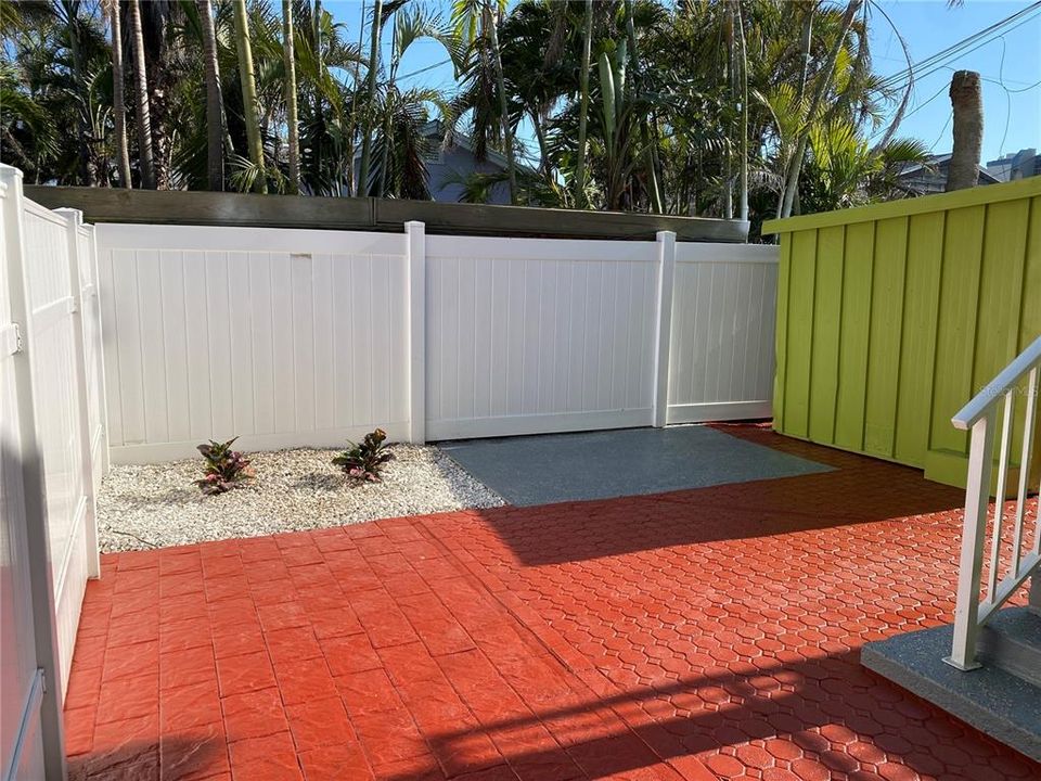 For Rent: $2,400 (2 beds, 1 baths, 550 Square Feet)