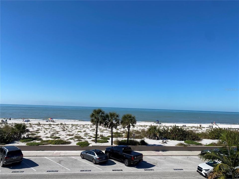 For Rent: $2,400 (2 beds, 1 baths, 550 Square Feet)