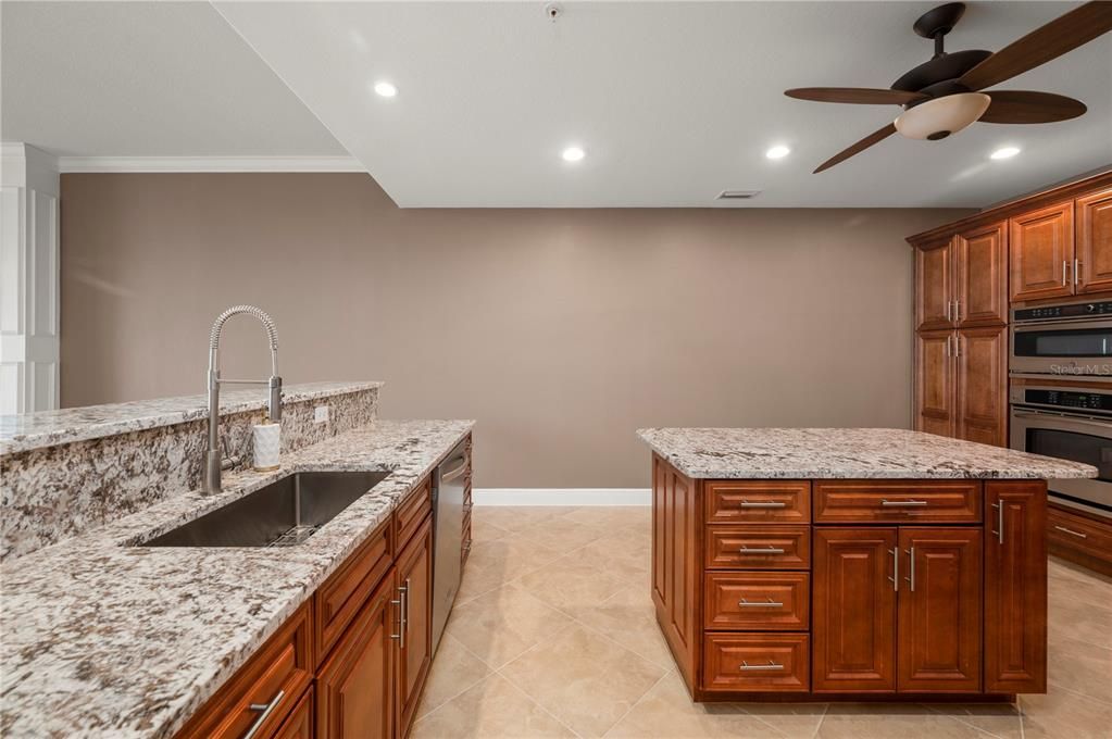 En Venta: $510,000 (3 camas, 2 baños, 2225 Pies cuadrados)