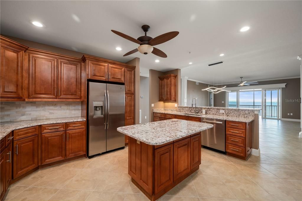 En Venta: $510,000 (3 camas, 2 baños, 2225 Pies cuadrados)