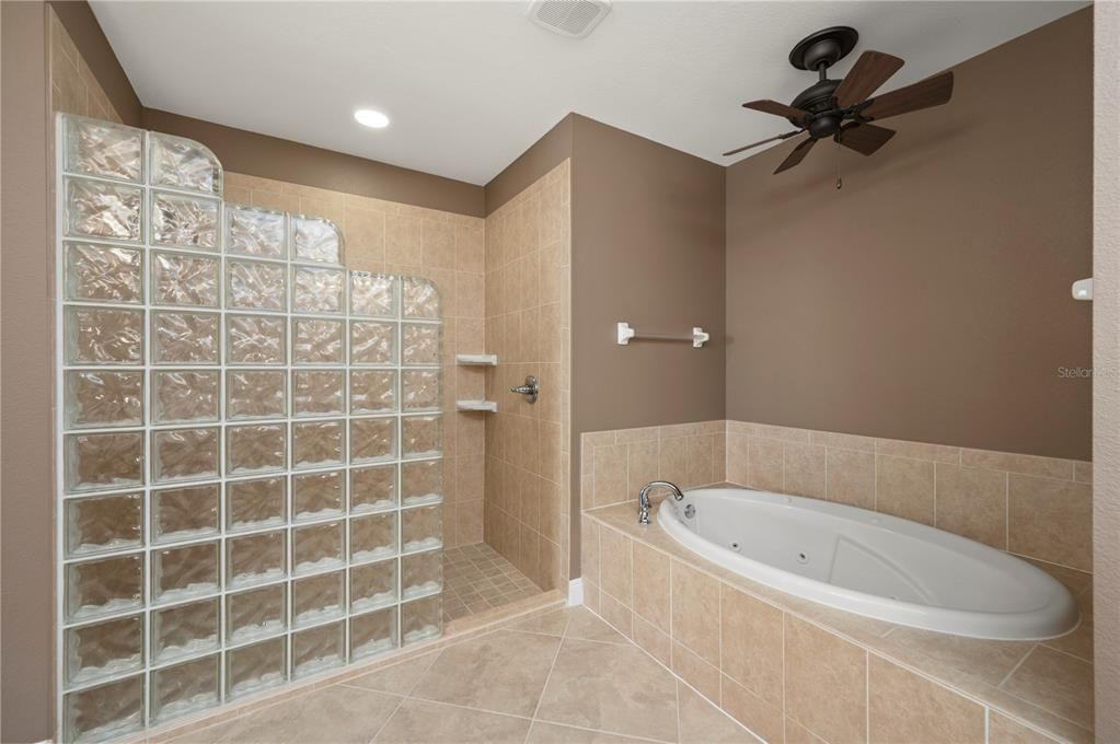 En Venta: $510,000 (3 camas, 2 baños, 2225 Pies cuadrados)