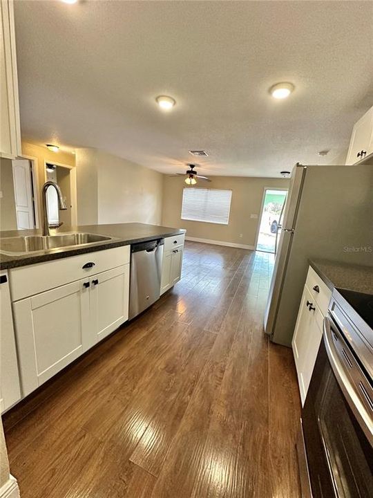 For Sale: $299,900 (3 beds, 2 baths, 1308 Square Feet)