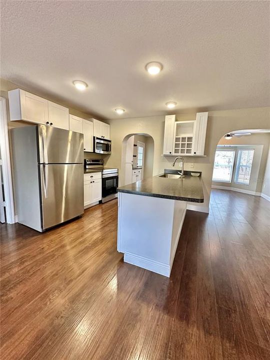 For Sale: $299,900 (3 beds, 2 baths, 1308 Square Feet)