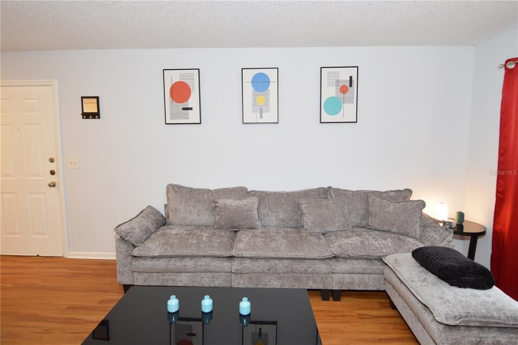 出租: $1,850 (1 贝兹, 1 浴室, 700 平方英尺)