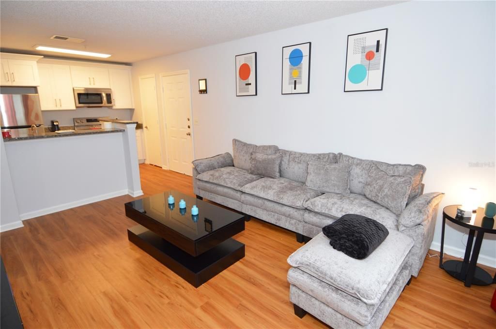 出租: $1,850 (1 贝兹, 1 浴室, 700 平方英尺)