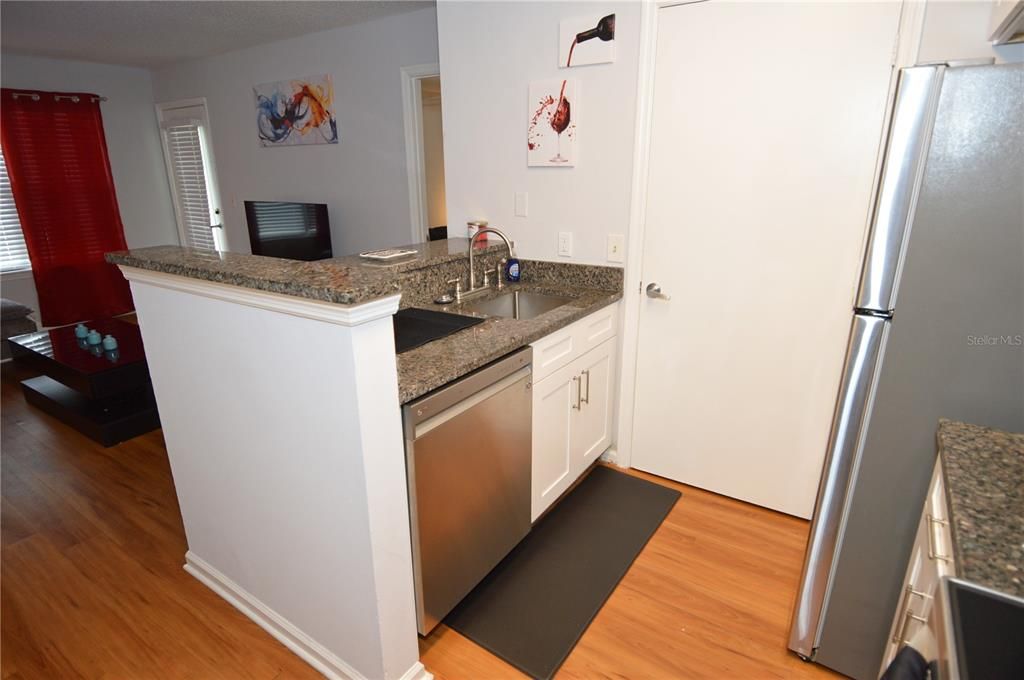 出租: $1,850 (1 贝兹, 1 浴室, 700 平方英尺)