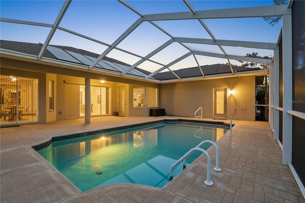 待售: $370,000 (4 贝兹, 2 浴室, 2268 平方英尺)