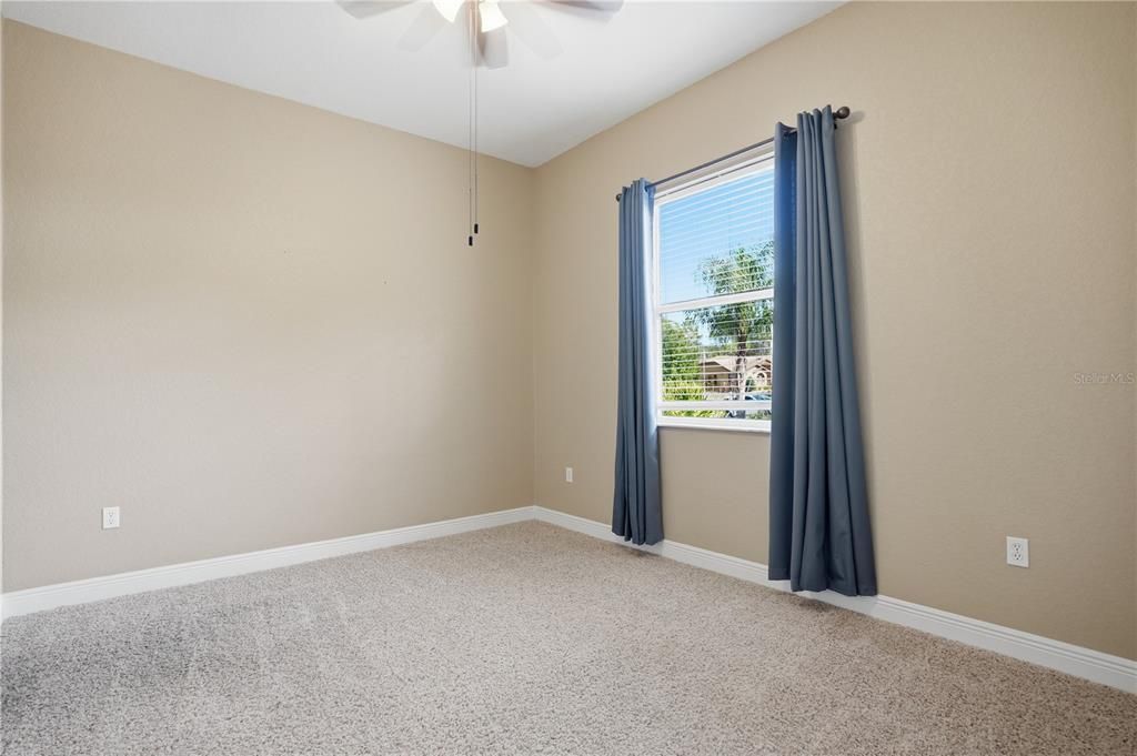 待售: $370,000 (4 贝兹, 2 浴室, 2268 平方英尺)