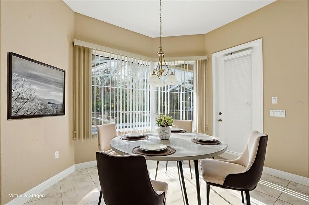 待售: $370,000 (4 贝兹, 2 浴室, 2268 平方英尺)