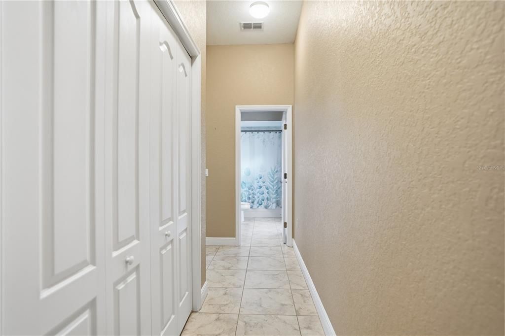 待售: $370,000 (4 贝兹, 2 浴室, 2268 平方英尺)