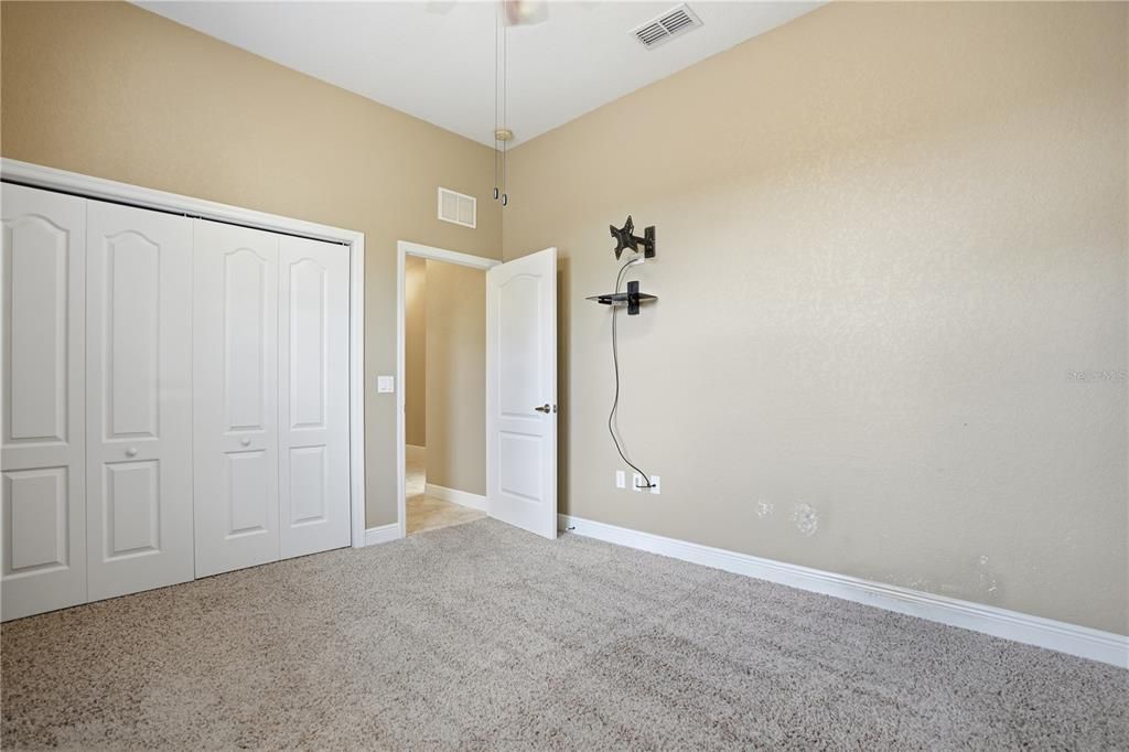 待售: $370,000 (4 贝兹, 2 浴室, 2268 平方英尺)