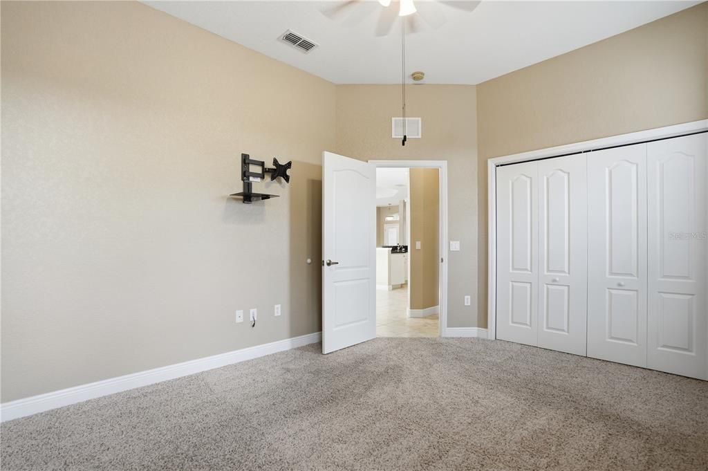 待售: $370,000 (4 贝兹, 2 浴室, 2268 平方英尺)