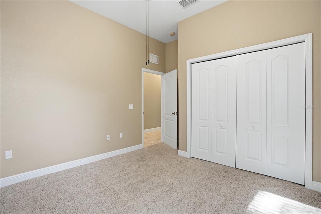 待售: $370,000 (4 贝兹, 2 浴室, 2268 平方英尺)