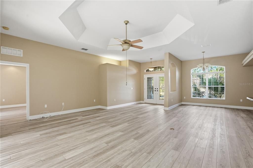 待售: $370,000 (4 贝兹, 2 浴室, 2268 平方英尺)