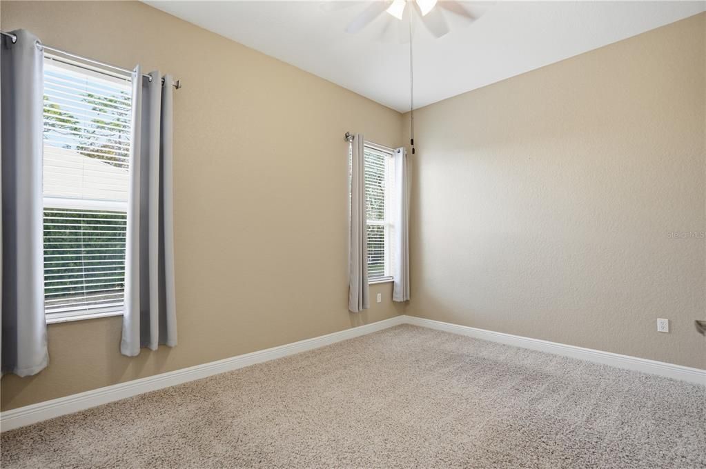 待售: $370,000 (4 贝兹, 2 浴室, 2268 平方英尺)