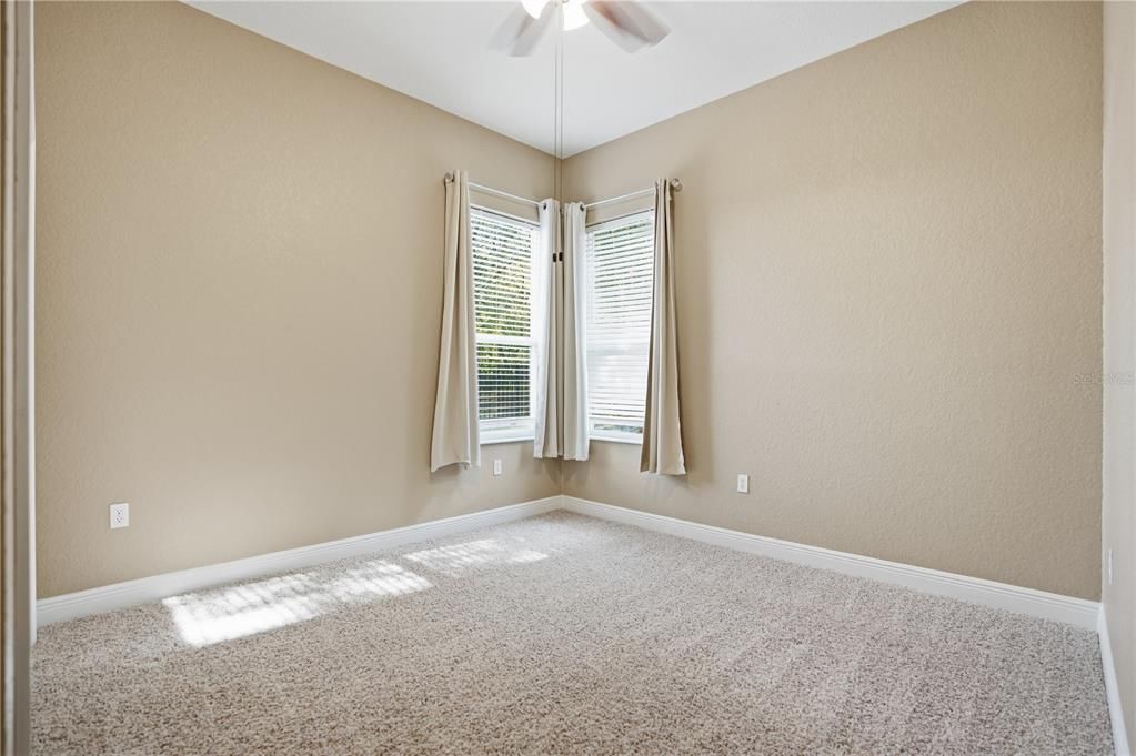 待售: $370,000 (4 贝兹, 2 浴室, 2268 平方英尺)